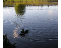 6/2013: Jedna z prvních jízd - rybník v Bubovicích, Klokla uklízí flašku od piva